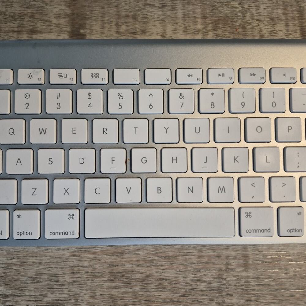 Apple A1314 Bluetooth Wireless Magic Keyboard | Tested & Working - Picture 3 of 8